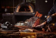 וולנטיין קרניבורי בפיטמאסטר: דייט של בשר, יין ואש חיה