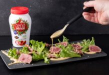 חוגגים פסח עם "אחוה". חברת "אחוה" מגישה לרגל חג הפסח מתכון למנה חגיגית ומעוררת השראה: טטאקי סינטה ברוטב טחינה וסילאן