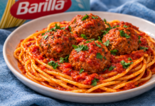 מתכון כשר לפסח לארוחת משפחתית בחול המועד: ספגטי עם רוטב בולונז עשיר וכדורי בשר עסיסיים – ללא גלוטן